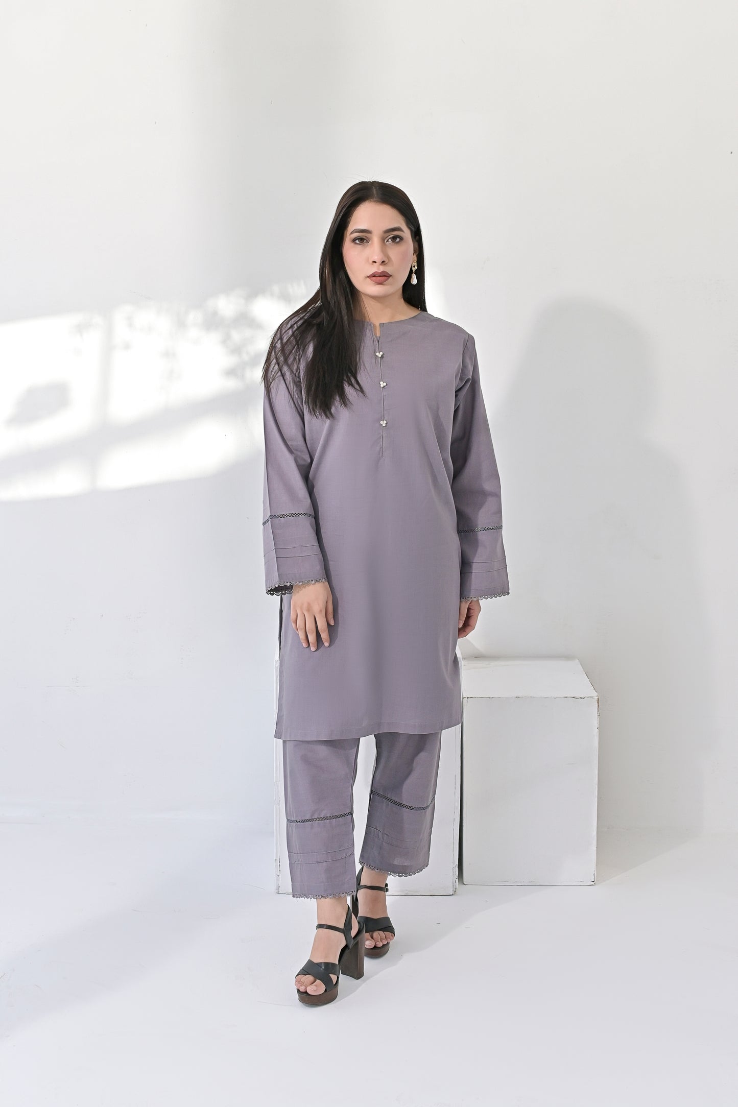 Airy Aesthetic Minimalist Mauve