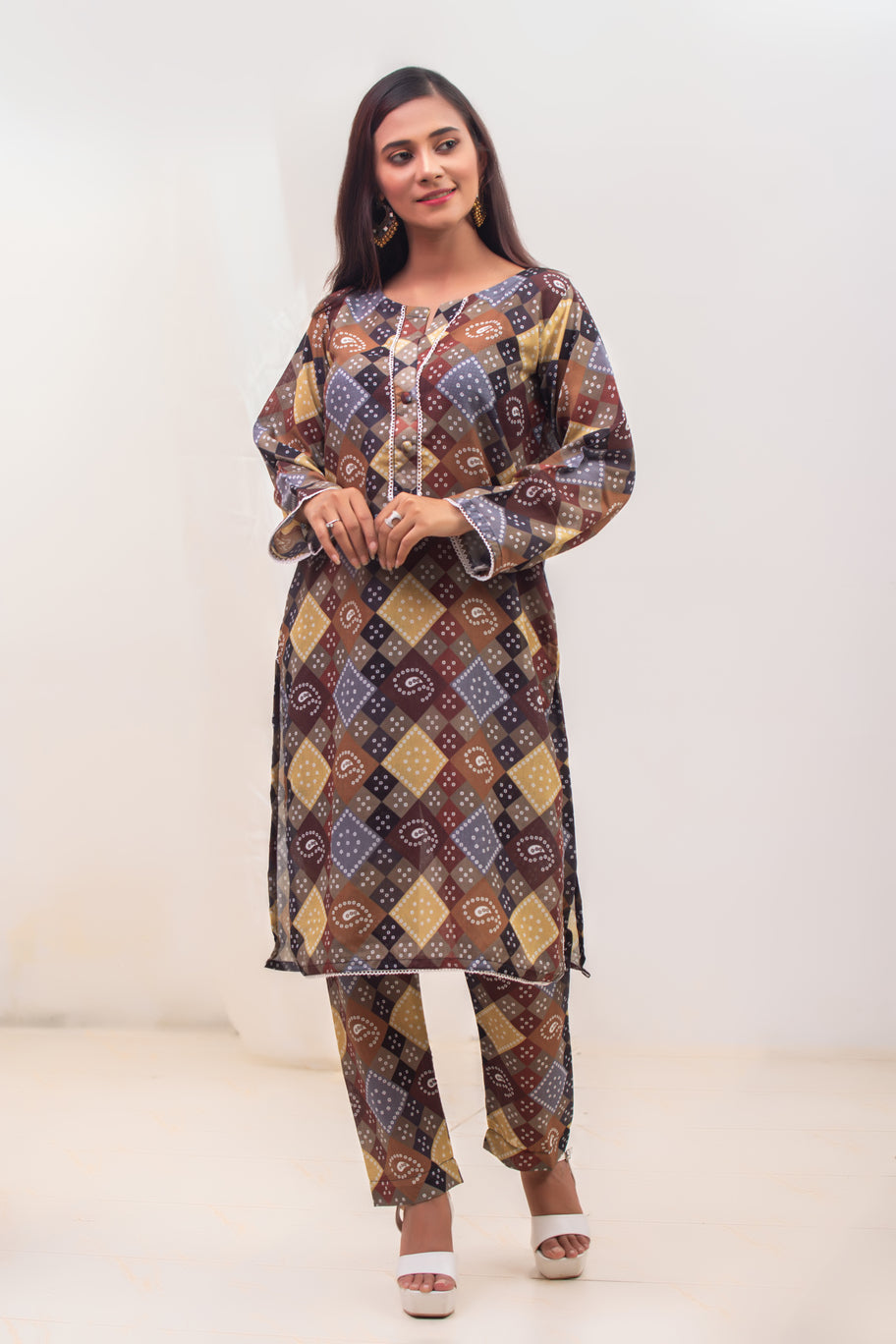 Kahani-chin printed swiss