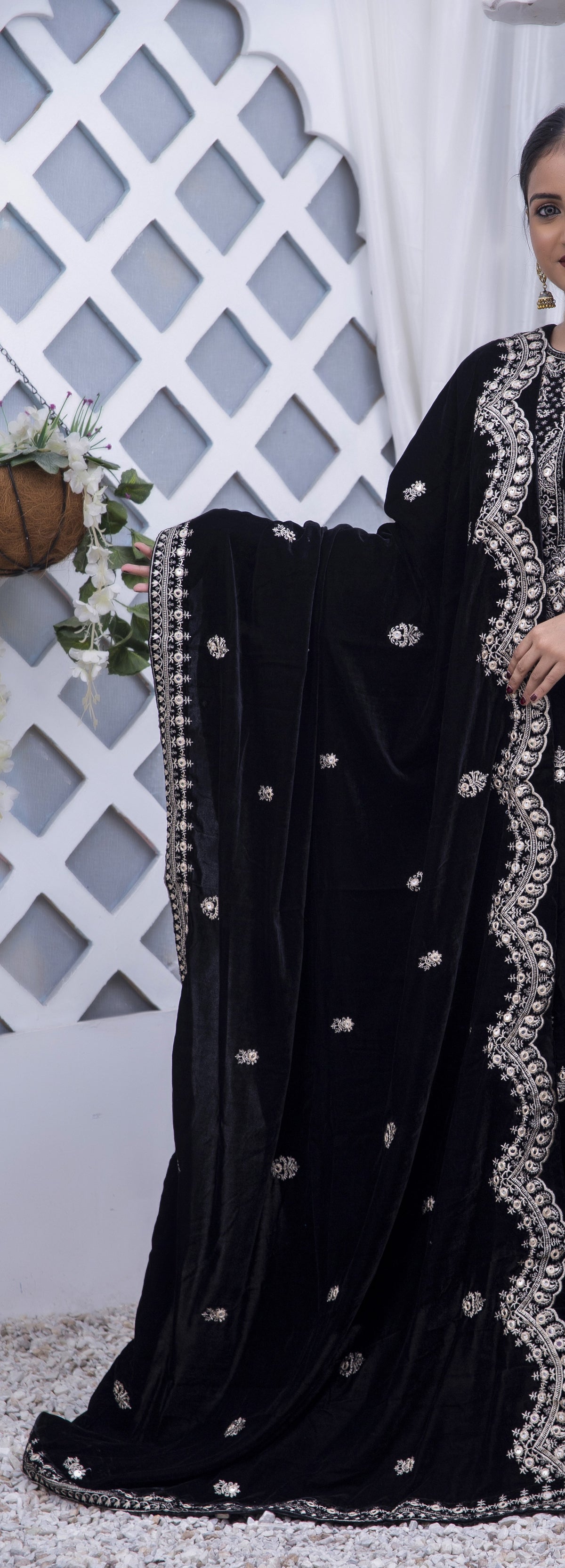 Zeenat – velvet shawl