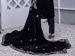 Zeenat – velvet shawl